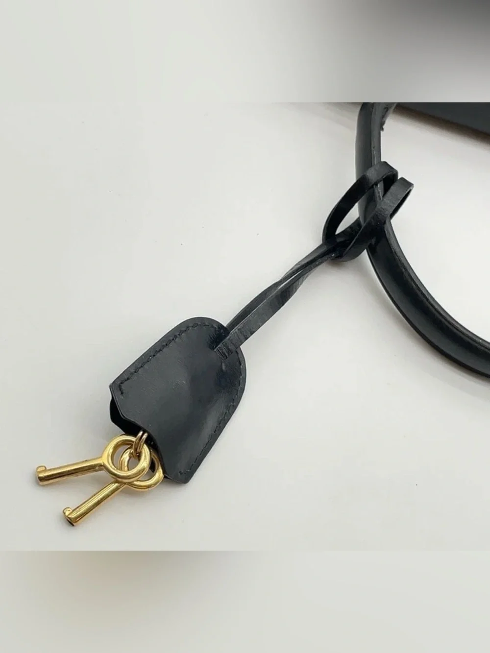 Gucci Black Leather vintage Top-Handle Bag with Gold & keys Authentic! Adorbs 🥰